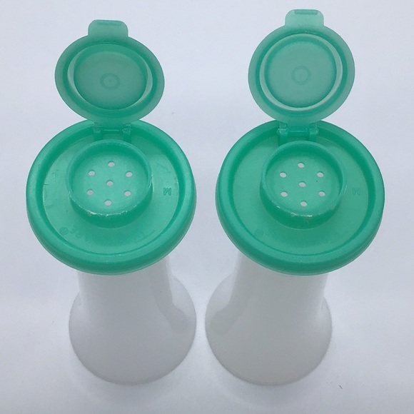 Tupperware Large Hourglass Salt & Pepper Shaker Set - Picture 3 of 6
